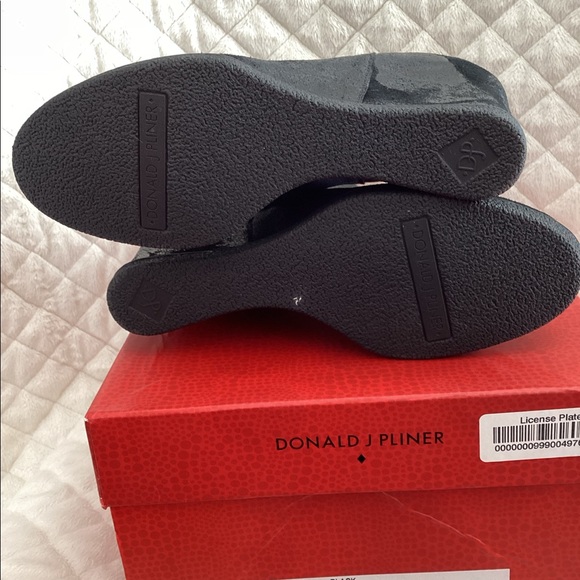 NiB.  Donald J Pliner boots. - Picture 4 of 4